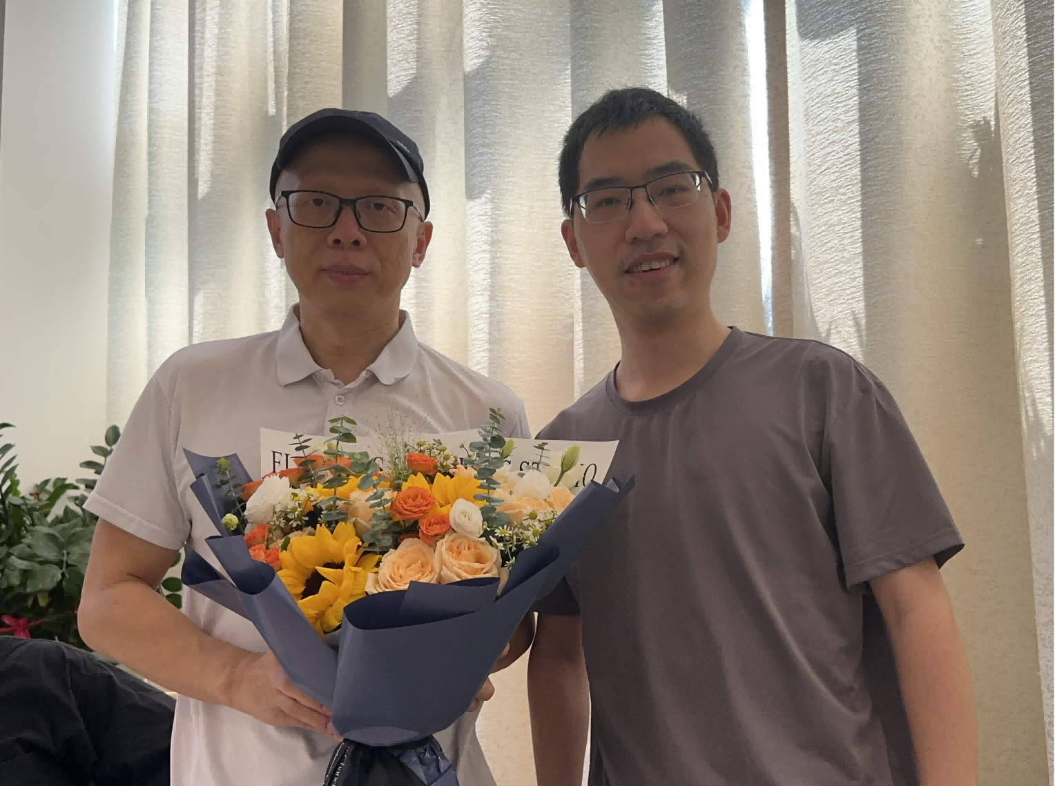 热烈祝贺耿春阳同学博士毕业！